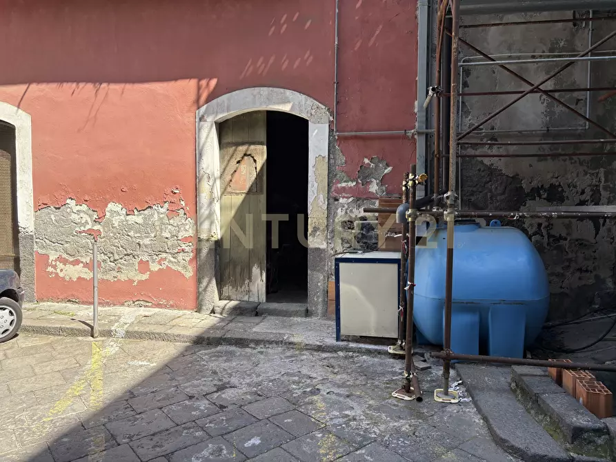 Immagine 43 di Locale commerciale in vendita  in Via 6 Aprile 59 a Catania