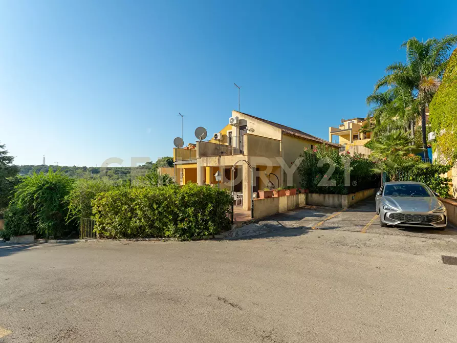 Immagine 1 di Villa in vendita  in baia arcile a Augusta