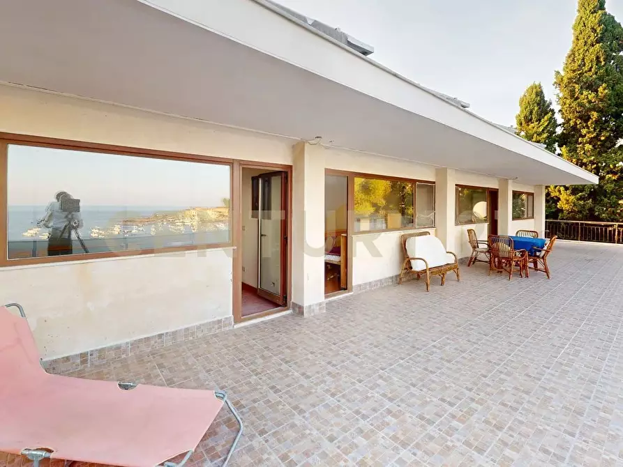 Immagine 53 di Villa in vendita  in Via Garitta 62 a Acireale