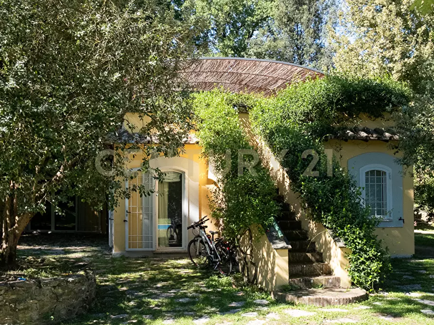 Immagine 1 di Villa in vendita  in Via Cassia 1951 a Roma