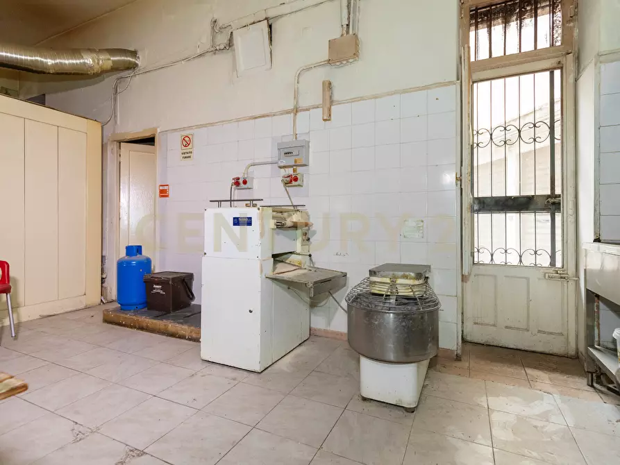 Immagine 28 di Locale commerciale in vendita  in Via Giacomo Leopardi 127 a Catania