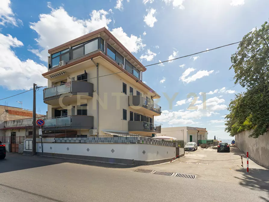 Immagine 31 di Trilocale in vendita  in Via Spiaggia 306 a Catania