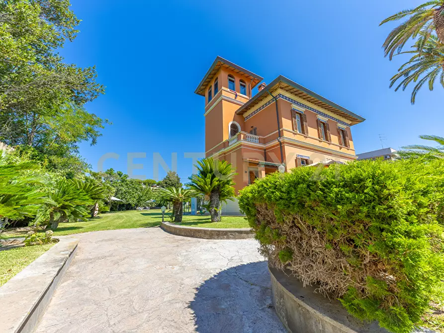 Immagine 12 di Villa in vendita  in Via Aurelia 393 a Santa Marinella