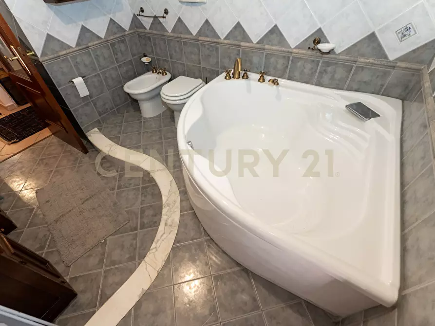 Immagine 113 di Villa in vendita  in Via Ottavia Penna 50 a Caltagirone