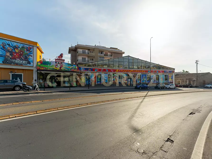 Immagine 4 di Locale commerciale in vendita  in Via Passo Gravina 150 a Catania