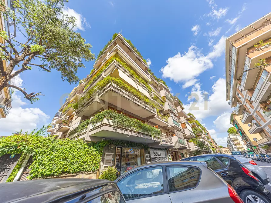 Immagine 62 di Appartamento in vendita  in Via Bevagna 68 a Roma