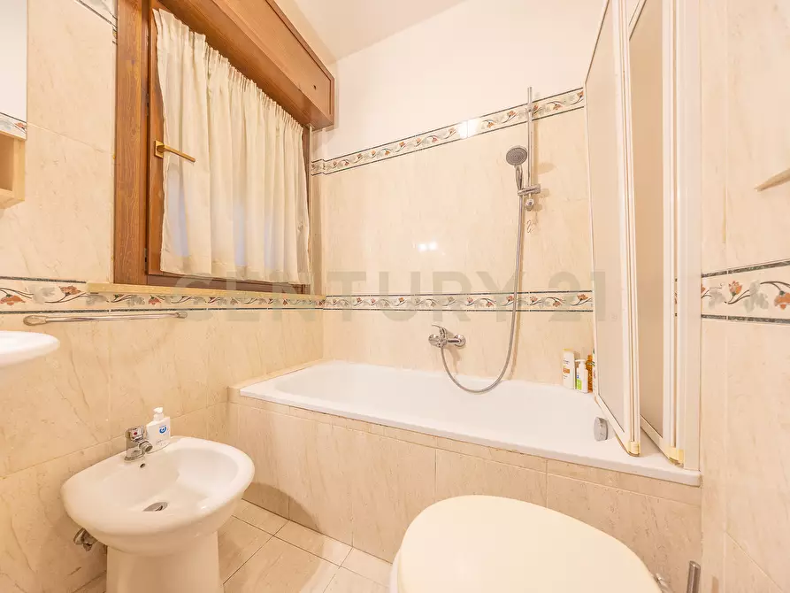 Immagine 14 di Bilocale in vendita  in Via Paolo Stoppa 38 a Roma