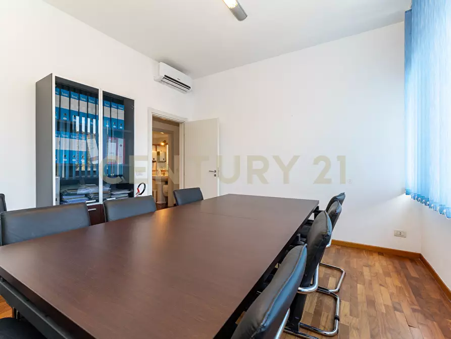 Immagine 54 di Pentalocale in vendita  in Corso Sicilia 64 a Catania