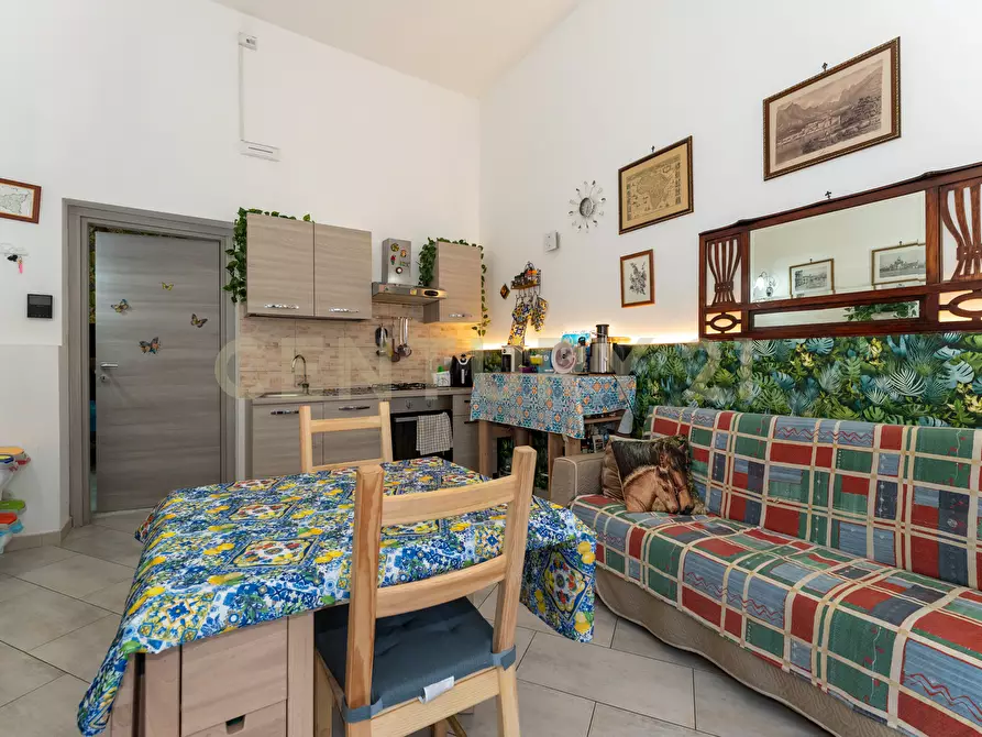 Immagine 15 di Bilocale in vendita  in via adelia 98 a Catania