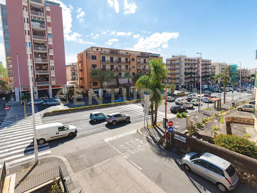 Immagine 42 di Quadrilocale in vendita  in Via Vincenzo Giuffrida 194 a Catania