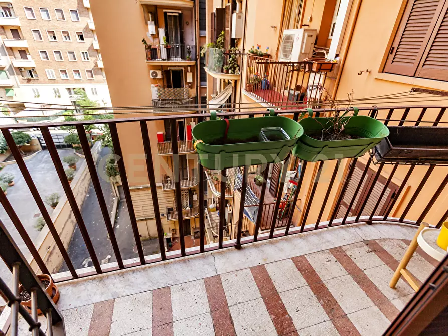 Immagine 15 di Trilocale in vendita  in Via Vetulonia 45 a Roma