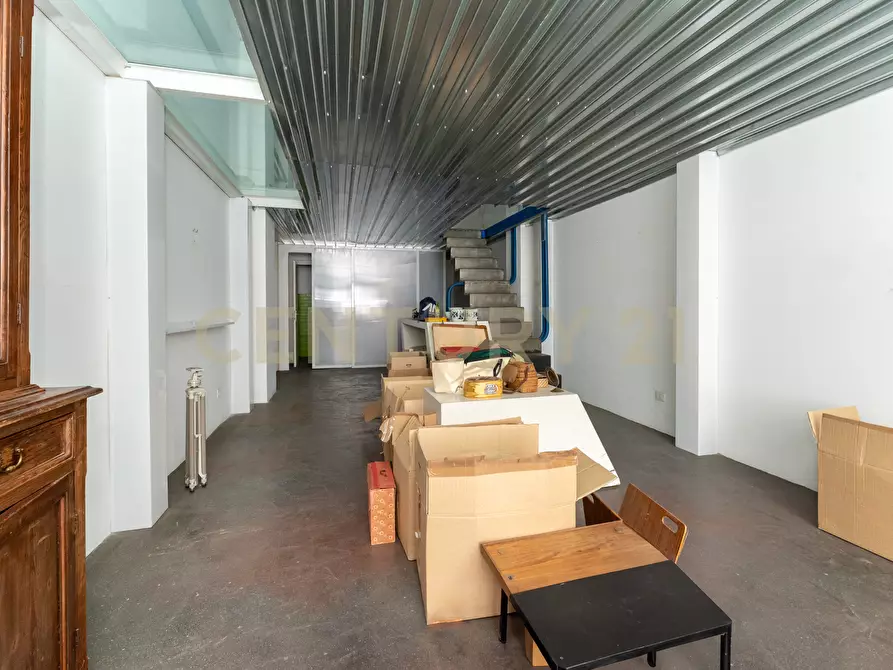 Immagine 17 di Locale commerciale in vendita  in Via Francesco Riso 72/C a Catania