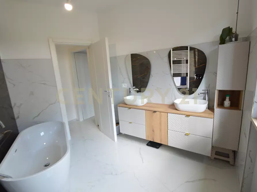 Immagine 19 di Pentalocale in vendita  in Via Senese 173/A a Grosseto