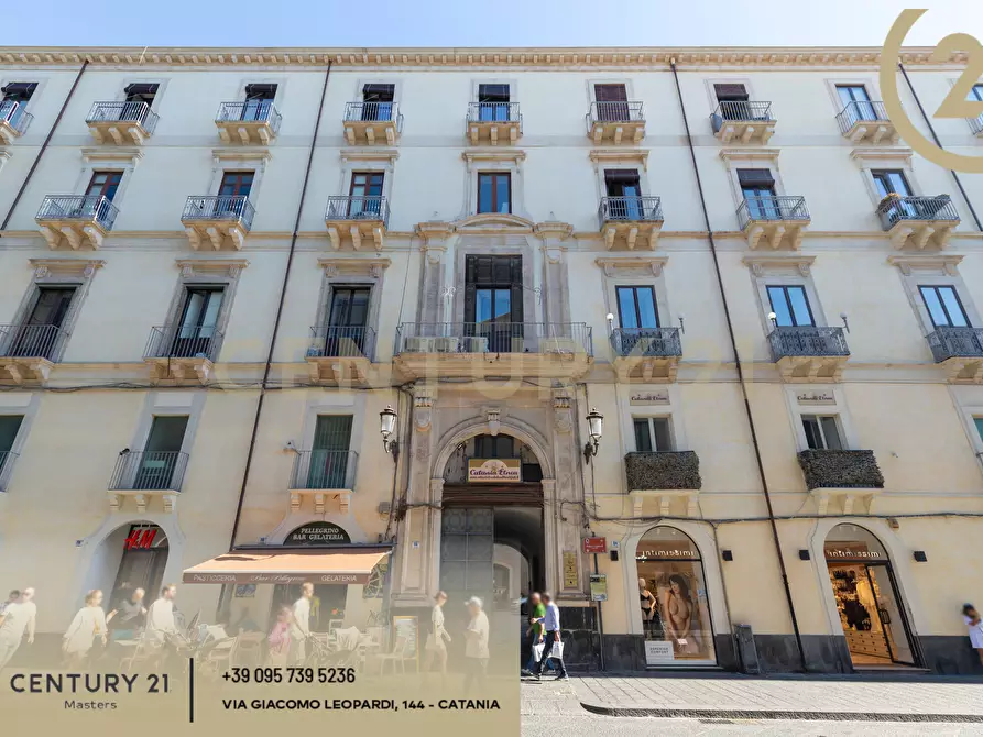 Immagine 117 di Pentalocale in vendita  in Via Etnea 196 a Catania