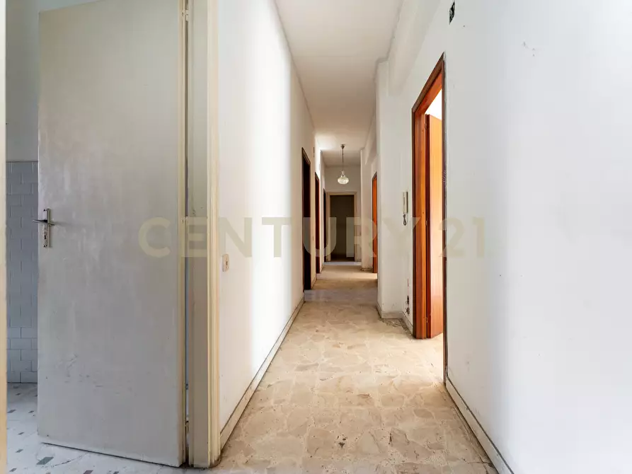 Immagine 44 di Pentalocale in vendita  in Via Fiume 12 a Catania