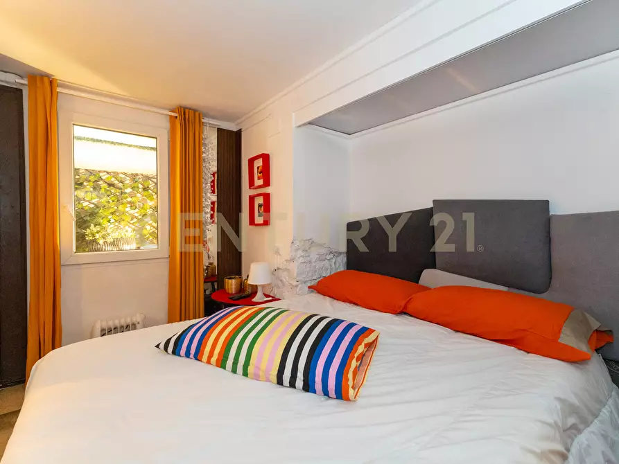 Immagine 28 di Locale commerciale in vendita  in Via Vittorio Emanuele Orlando 125 a Catania