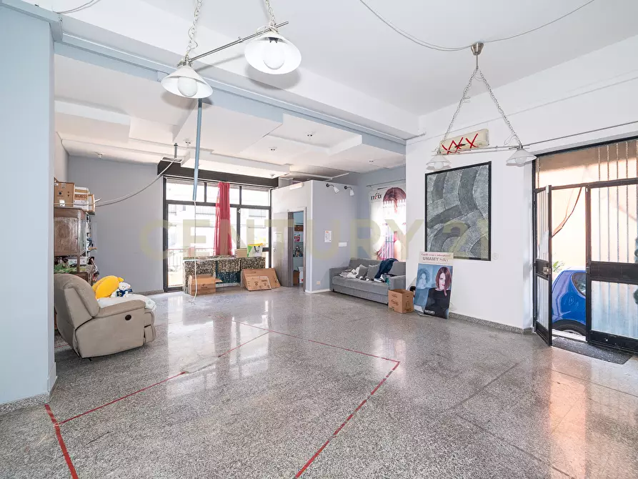 Immagine 9 di Locale commerciale in vendita  in Via Mario Rapisardi 20 a Fiumefreddo Di Sicilia