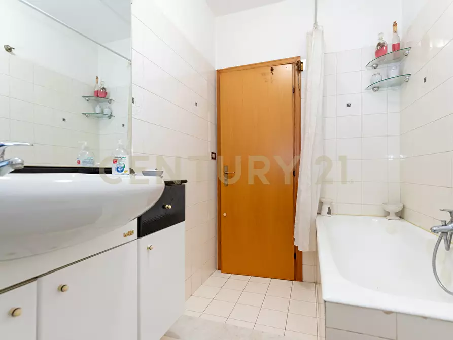 Immagine 42 di Appartamento in vendita  in Via Giovanni Guglielmino 74 a Tremestieri Etneo