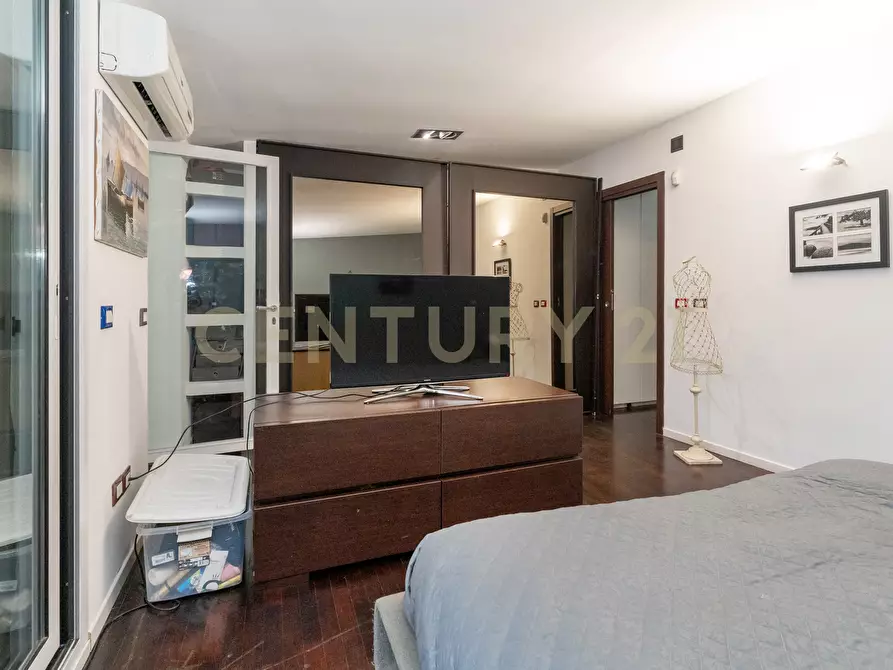 Immagine 47 di Attico in vendita  in Via Maria Gianni 85 a Catania