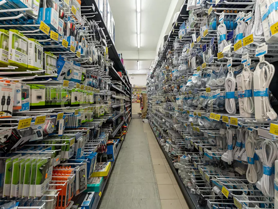 Immagine 16 di Attività commerciale in vendita  in Via Nizzeti 6 a Aci Catena
