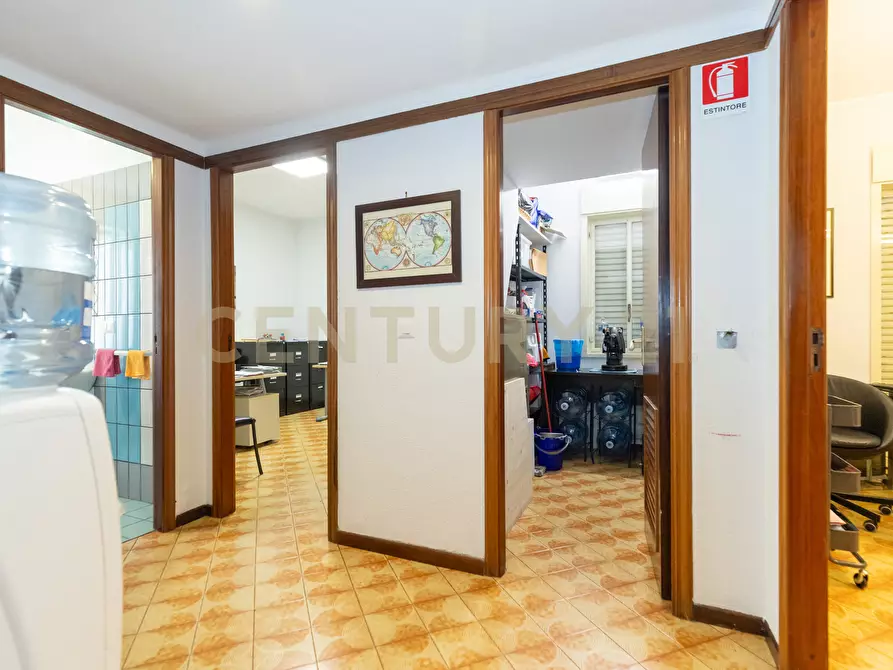 Immagine 14 di Pentalocale in vendita  in Via Grazia Deledda 2 a Catania