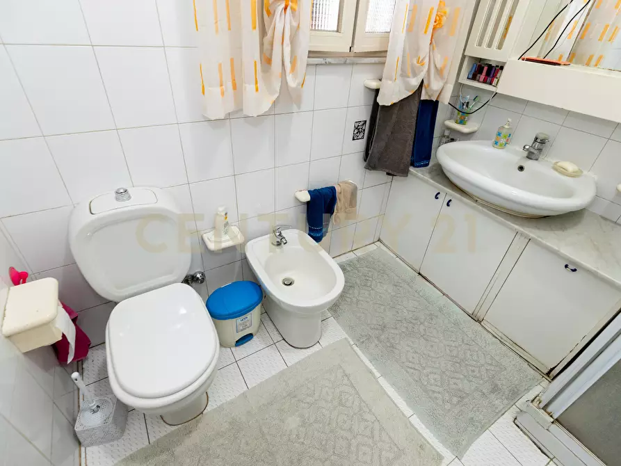 Immagine 26 di Pentalocale in vendita  in Via Mirko 12 a Catania