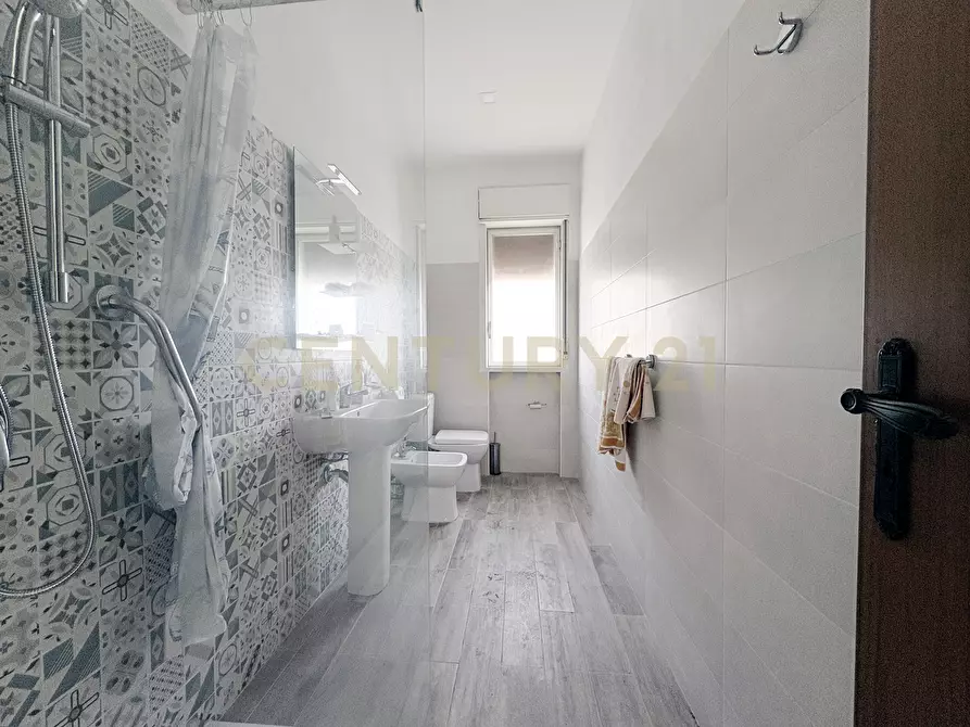 Immagine 9 di Pentalocale in vendita  in Via Salvatore Monteforte 18 a Siracusa