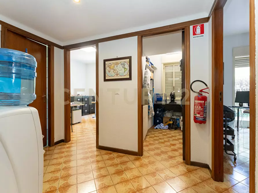 Immagine 11 di Ufficio in vendita  in Via Grazia Deledda 2 a Catania