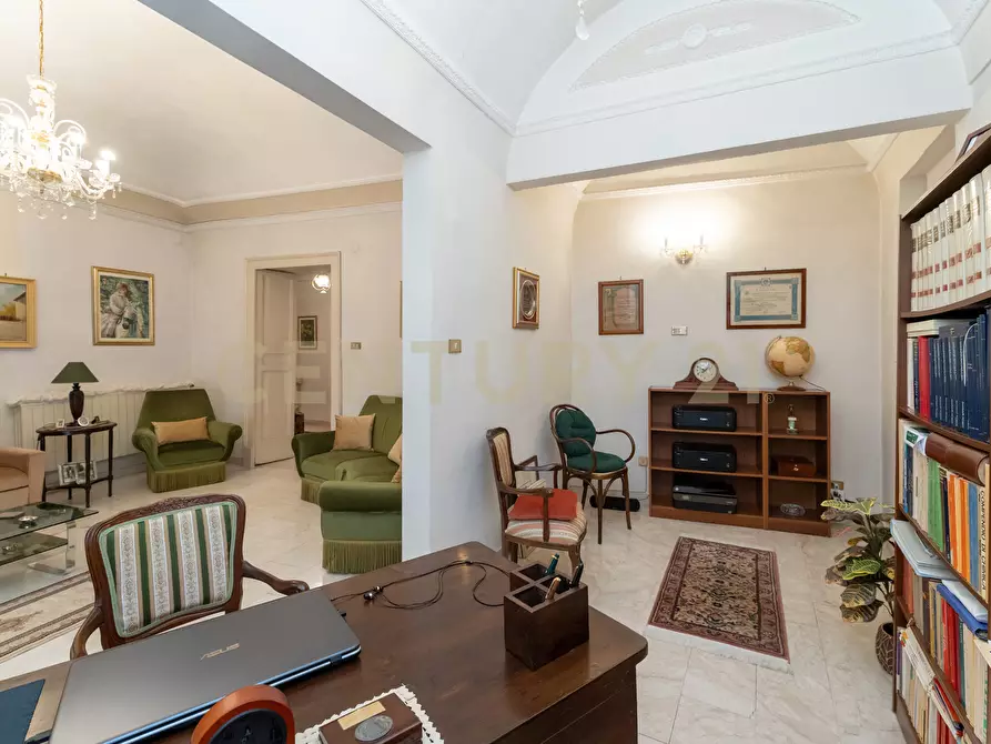 Immagine 16 di Pentalocale in vendita  in Via Antonino di Sangiuliano 185 a Catania