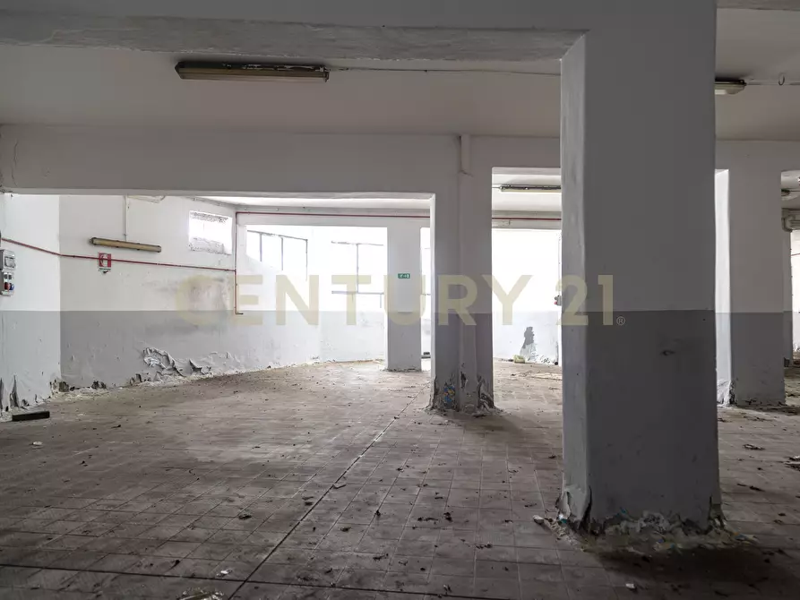 Immagine 29 di Locale commerciale in vendita  in Via Renato Fucini 10 a Catania