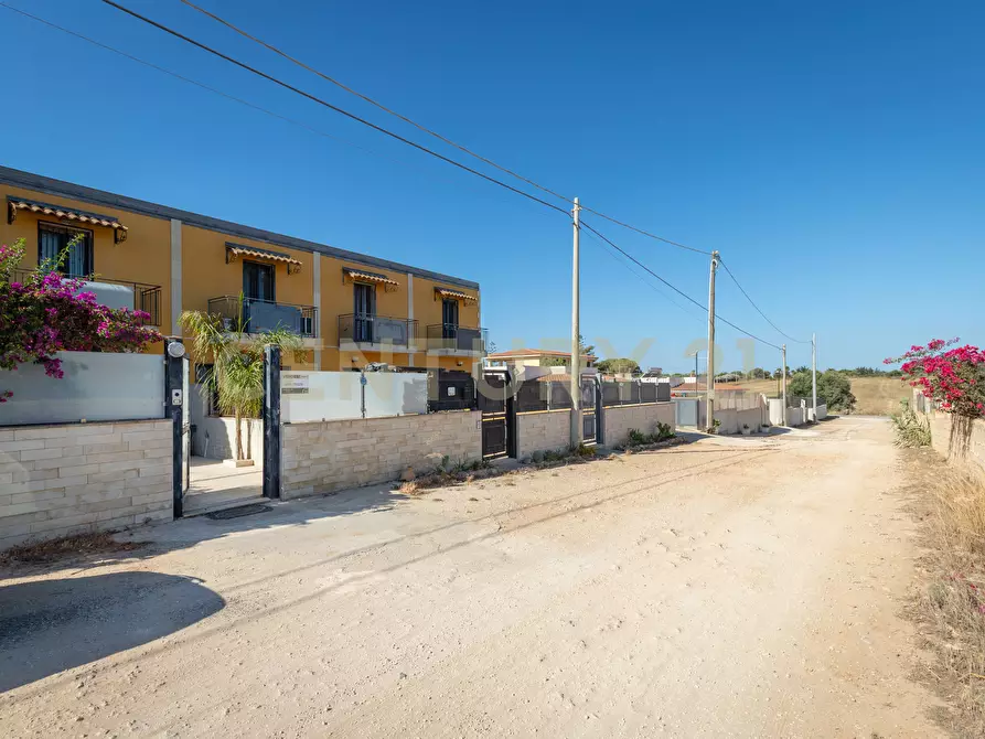 Immagine 10 di Casa indipendente in vendita  in VIALE ROSANNA a Noto