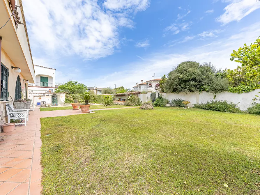 Immagine 55 di Villa in vendita  in Via Calabria 4 a Ardea