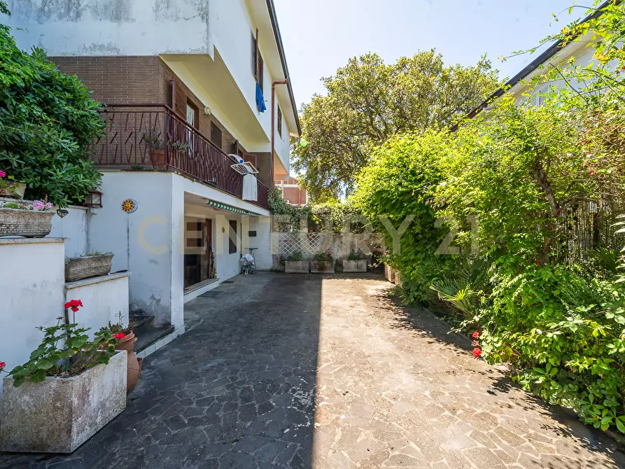 Immagine 20 di Villetta a schiera in vendita  in Viale dei Gladioli 12 a Anzio