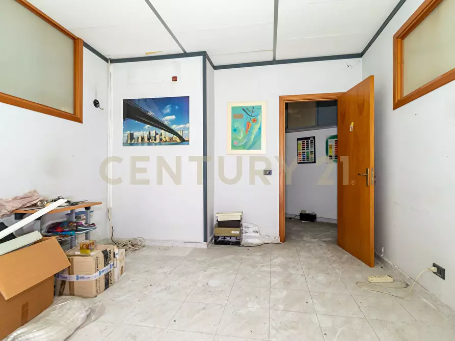 Immagine 13 di Locale commerciale in vendita  in Viale Mario Rapisardi 186 a Catania