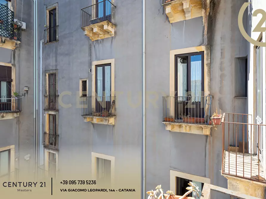 Immagine 94 di Pentalocale in vendita  in Via Etnea 196 a Catania