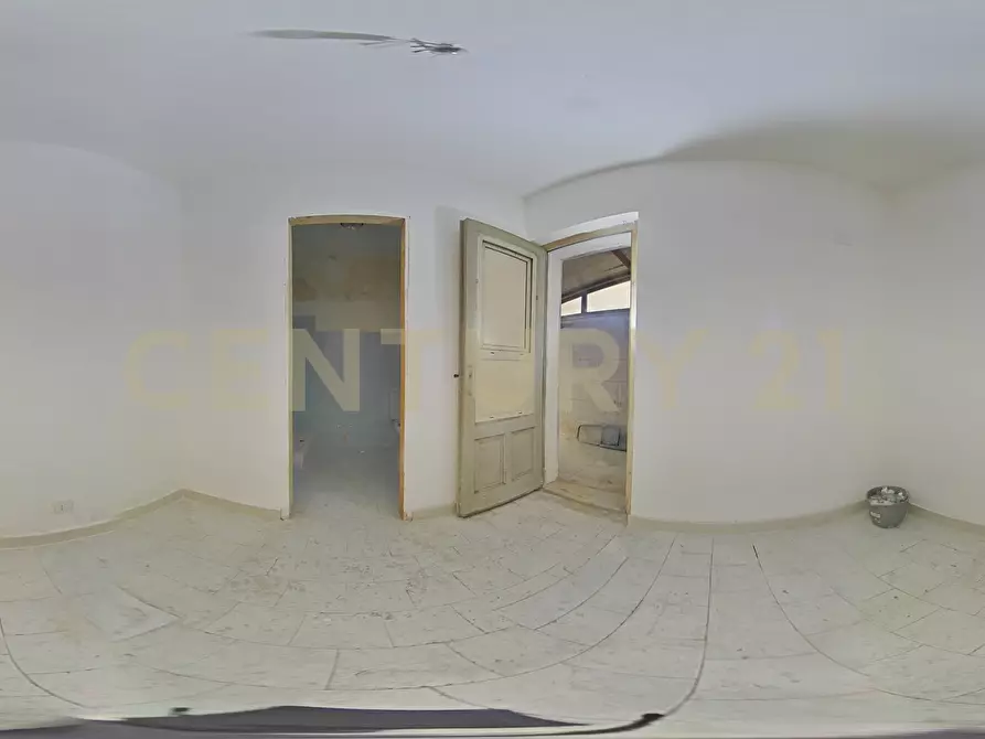 Immagine 2 di Locale commerciale in vendita  in Via Nizzeti 3 a Tremestieri Etneo