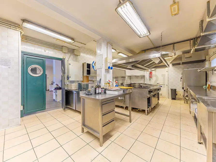 Immagine 31 di Attività commerciale in vendita  in Via Fratelli Maristi 14 a Roma