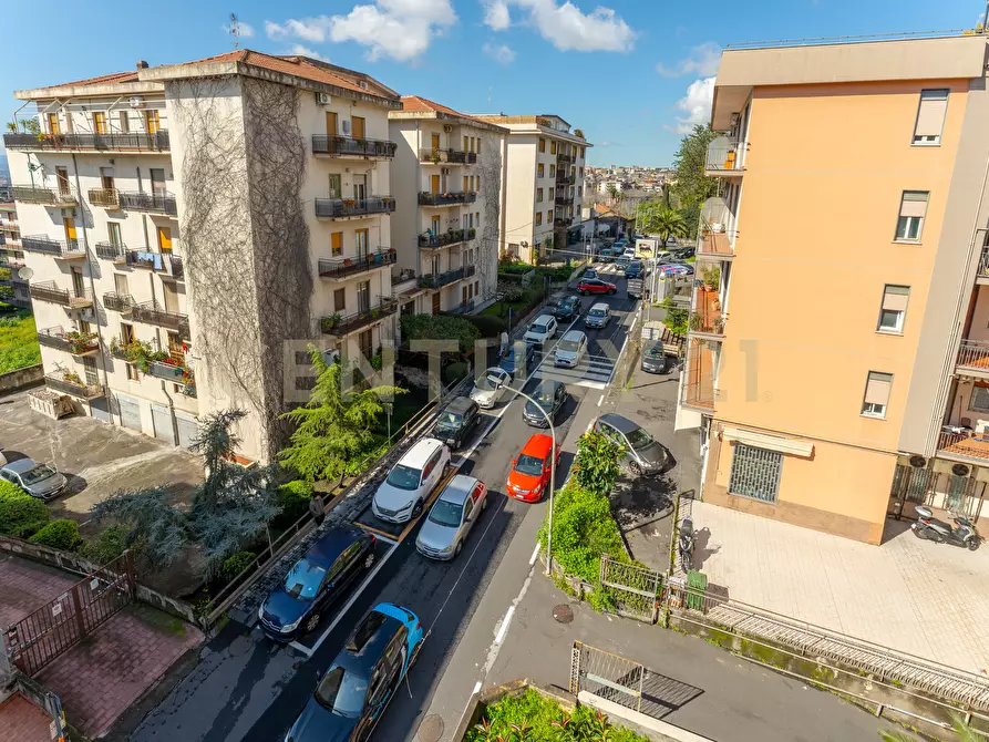 Immagine 26 di Pentalocale in vendita  in Via Carnazza 2 a Tremestieri Etneo