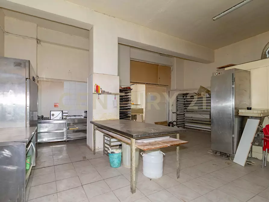 Immagine 35 di Locale commerciale in vendita  in Via Giacomo Leopardi 127 a Catania