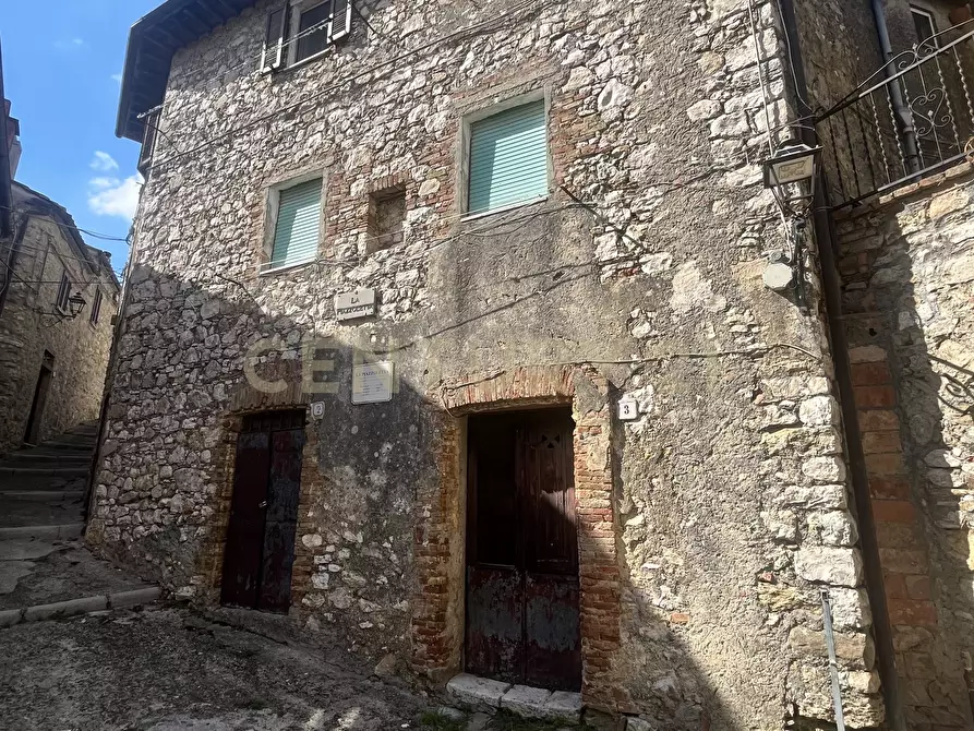 Immagine 10 di Bilocale in vendita  in Via delle Pieve 9 a Semproniano