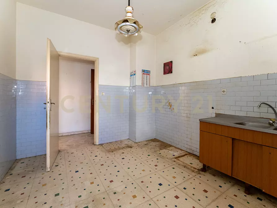 Immagine 13 di Pentalocale in vendita  in Via Fiume 12 a Catania