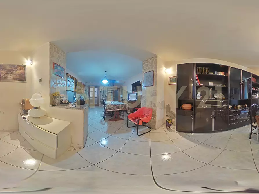 Immagine 38 di Pentalocale in vendita  in Via Giuseppe Verdi 165 a Catania