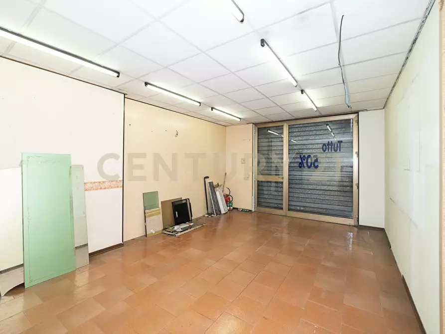 Immagine 15 di Locale commerciale in vendita  in Via Tripoli 185 a Aci Castello