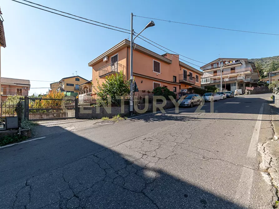 Immagine 2 di Casa indipendente in vendita  in Via Cassone 39 D a Zafferana Etnea