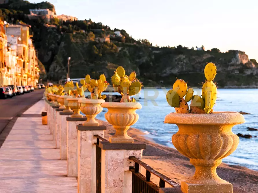 Immagine 1 di Appartamento in vendita  in Contrada Pietrenere 17 a Giardini-Naxos