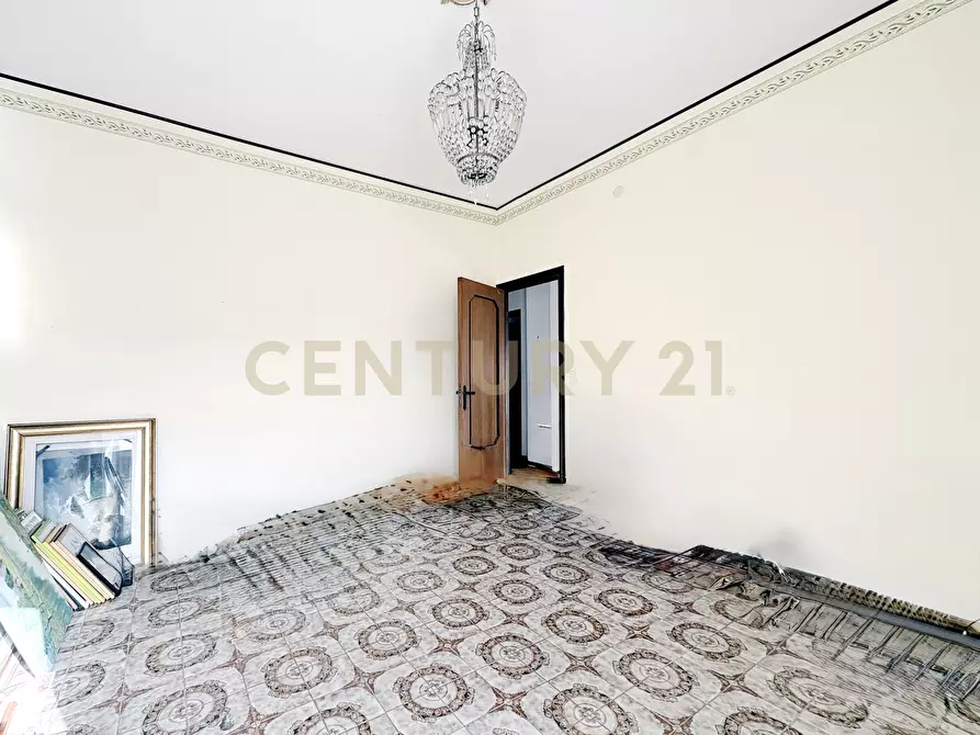 Immagine 13 di Pentalocale in vendita  in Via Salvatore Monteforte 18 a Siracusa