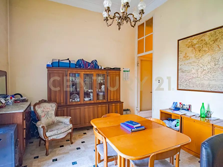 Immagine 35 di Pentalocale in vendita  in Via Francesco Riso 34 a Catania