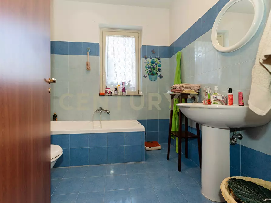 Immagine 9 di Trilocale in vendita  in Via Teocrito 10 a Aci Catena