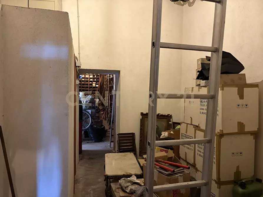 Immagine 35 di Locale commerciale in vendita  in Via 6 Aprile 59 a Catania