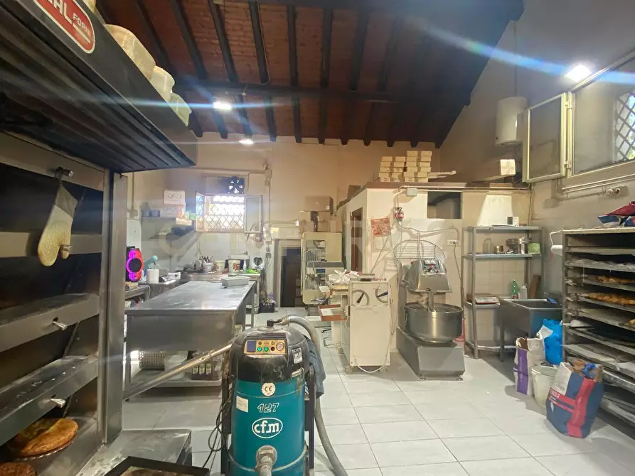 Immagine 20 di Locale commerciale in vendita  in via zia lisa 181 a Catania